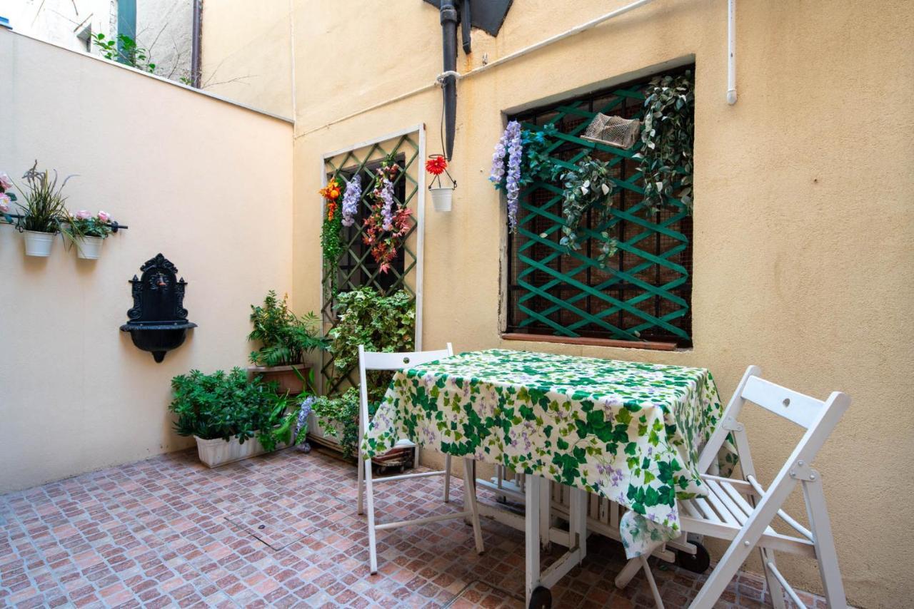 Loving In Venice, 5 Stars Exteriör bild
