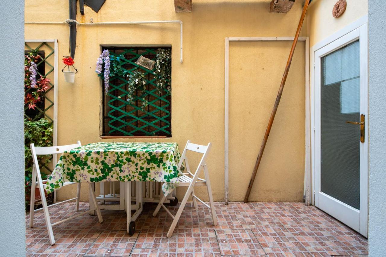 Loving In Venice, 5 Stars Exteriör bild